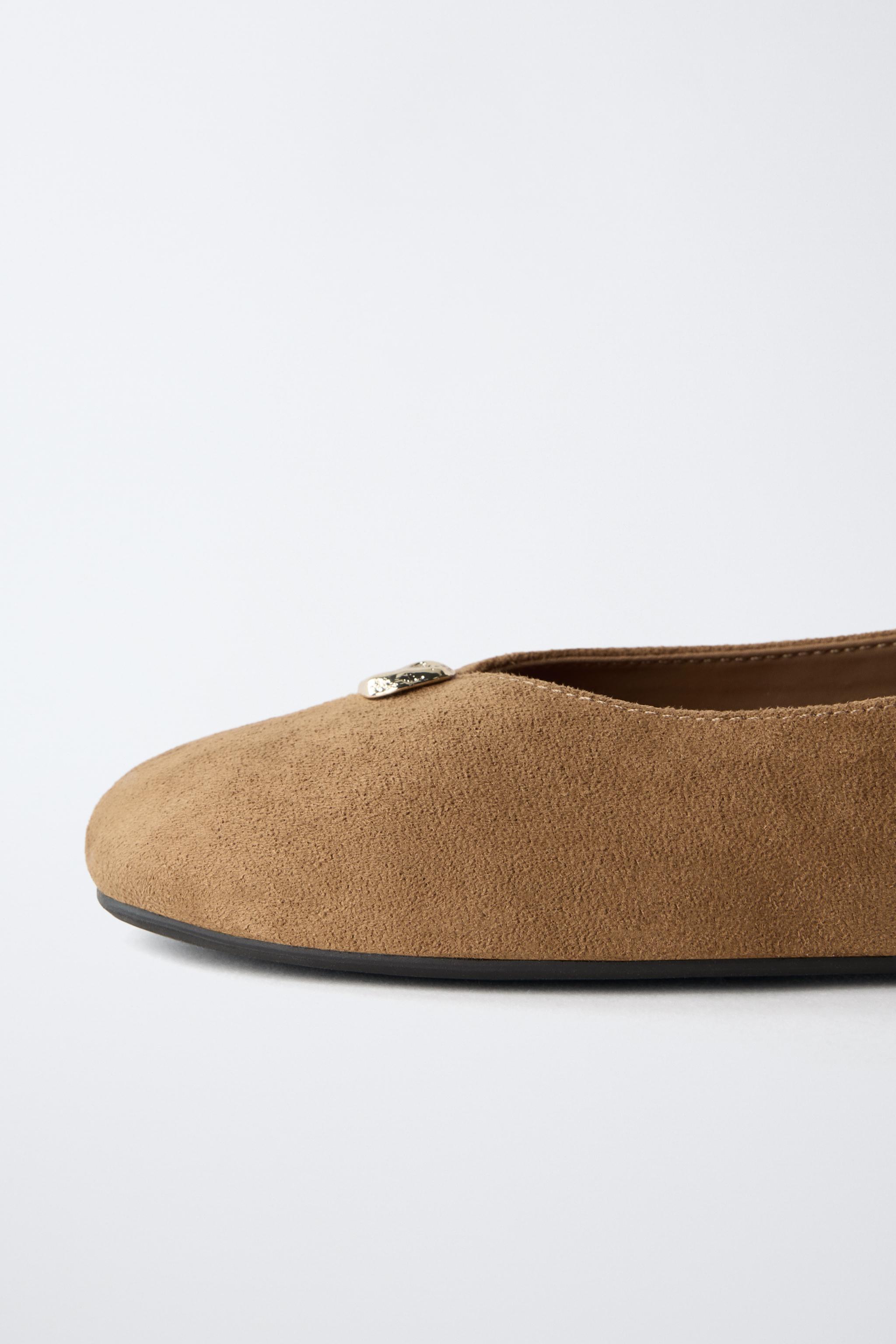 BALLET FLATS WITH APPLIQUÉ